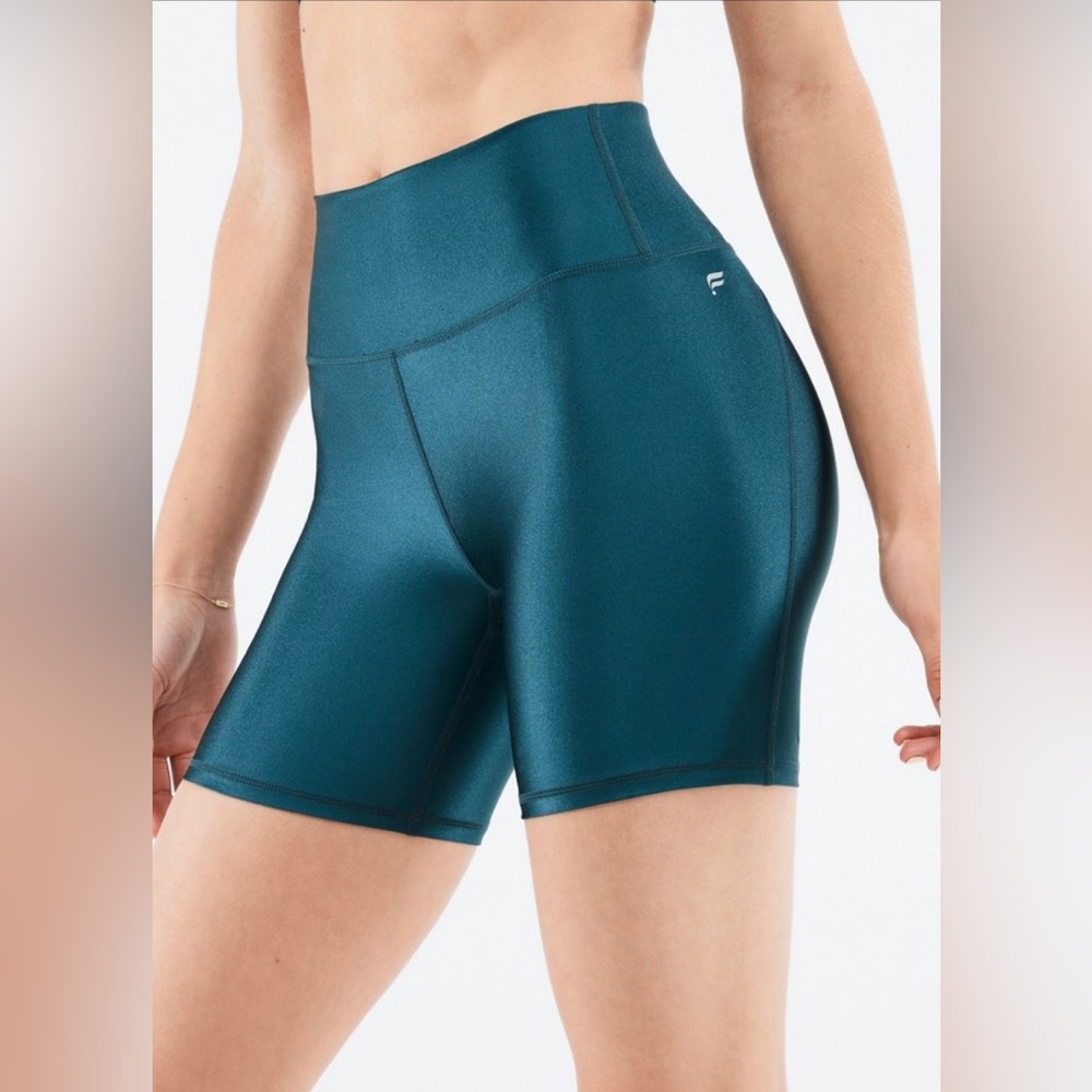 Fabletics- High Waisted Shine Short